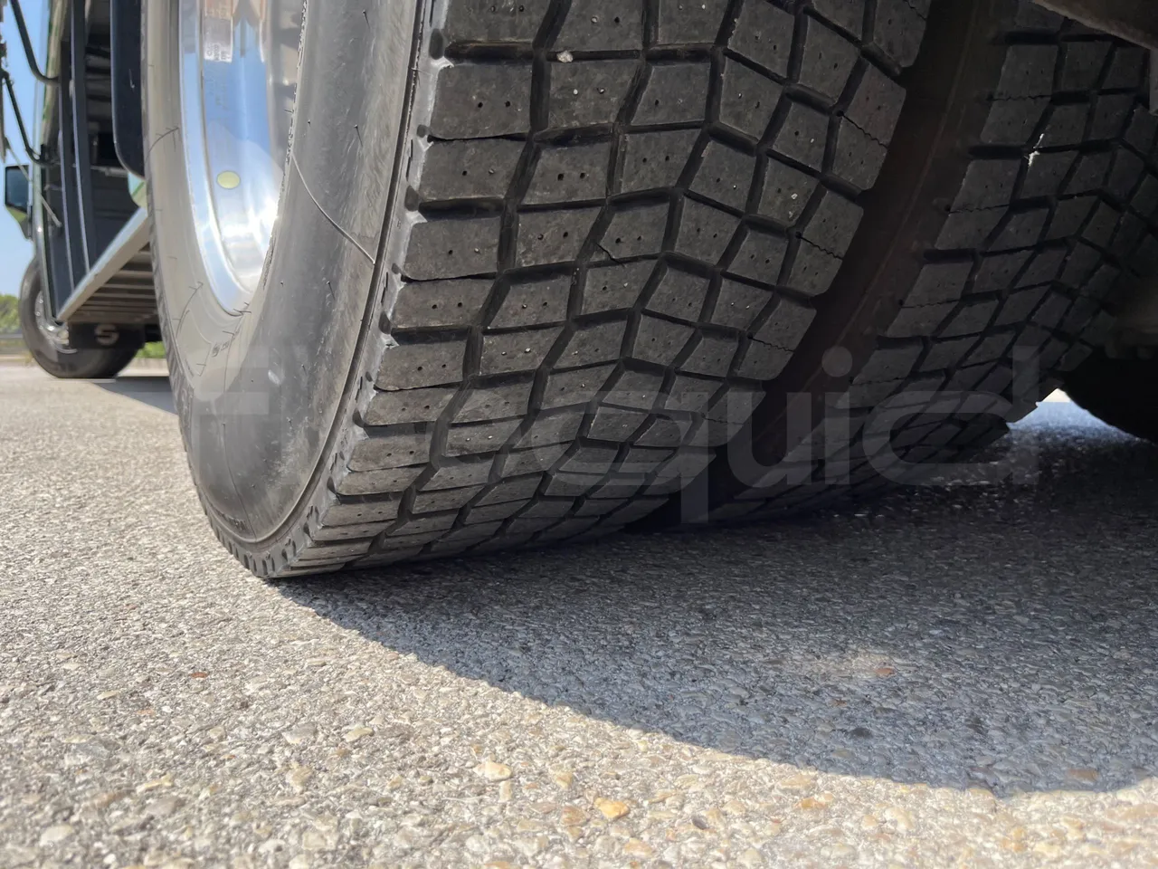 Volvo Sunsundegui Sunsundegui/Euro6-345Kw-14.995 Mt - tread condition second axle tires left