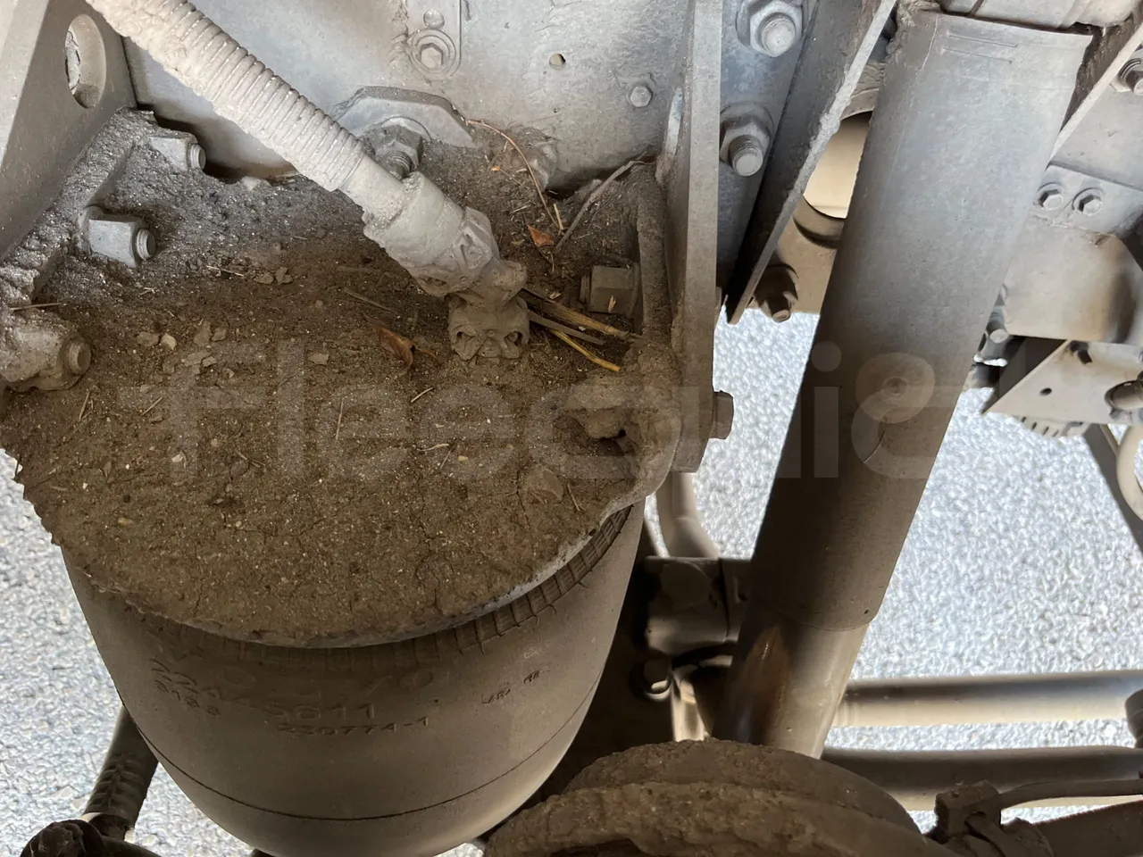 Volvo Sunsundegui Sunsundegui/Euro6-345Kw-14.995 Mt - axel 3 shock absorbers 1 left