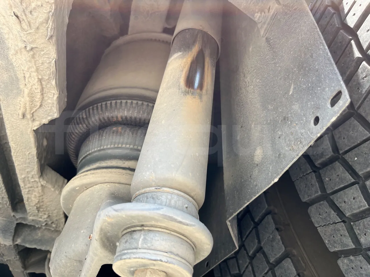 Volvo Sunsundegui Sunsundegui/Euro6-345Kw-14.995 Mt - axle 2 shock absorbers 1 left