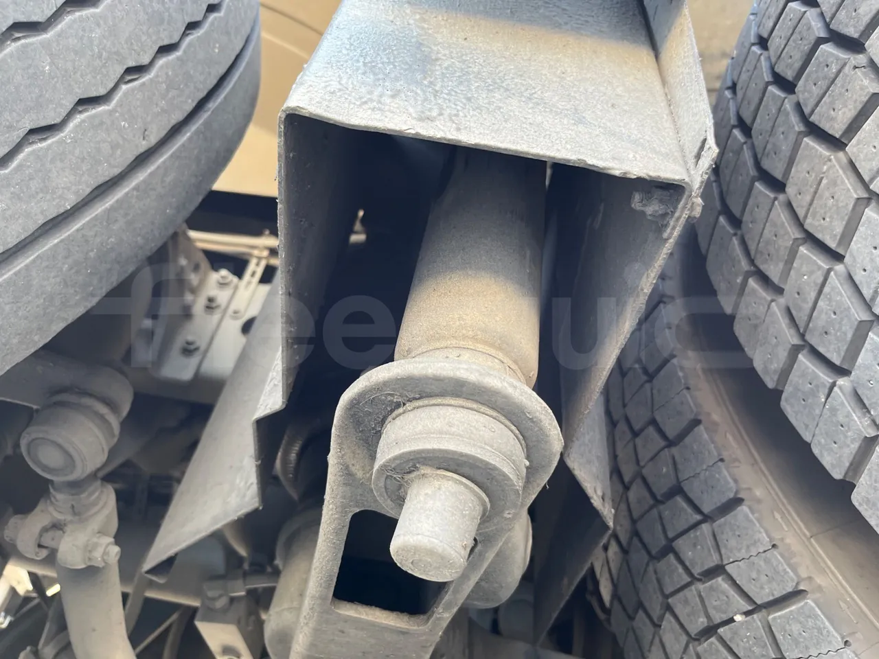 Volvo Sunsundegui Sunsundegui/Euro6-345Kw-14.995 Mt - axle 2 shock absorbers 2 left