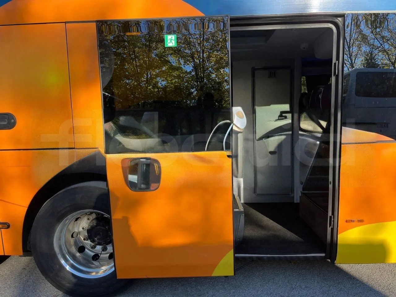 Neoplan Skyliner V6ACE -EUR6 -375kW -14m - front door 2 open