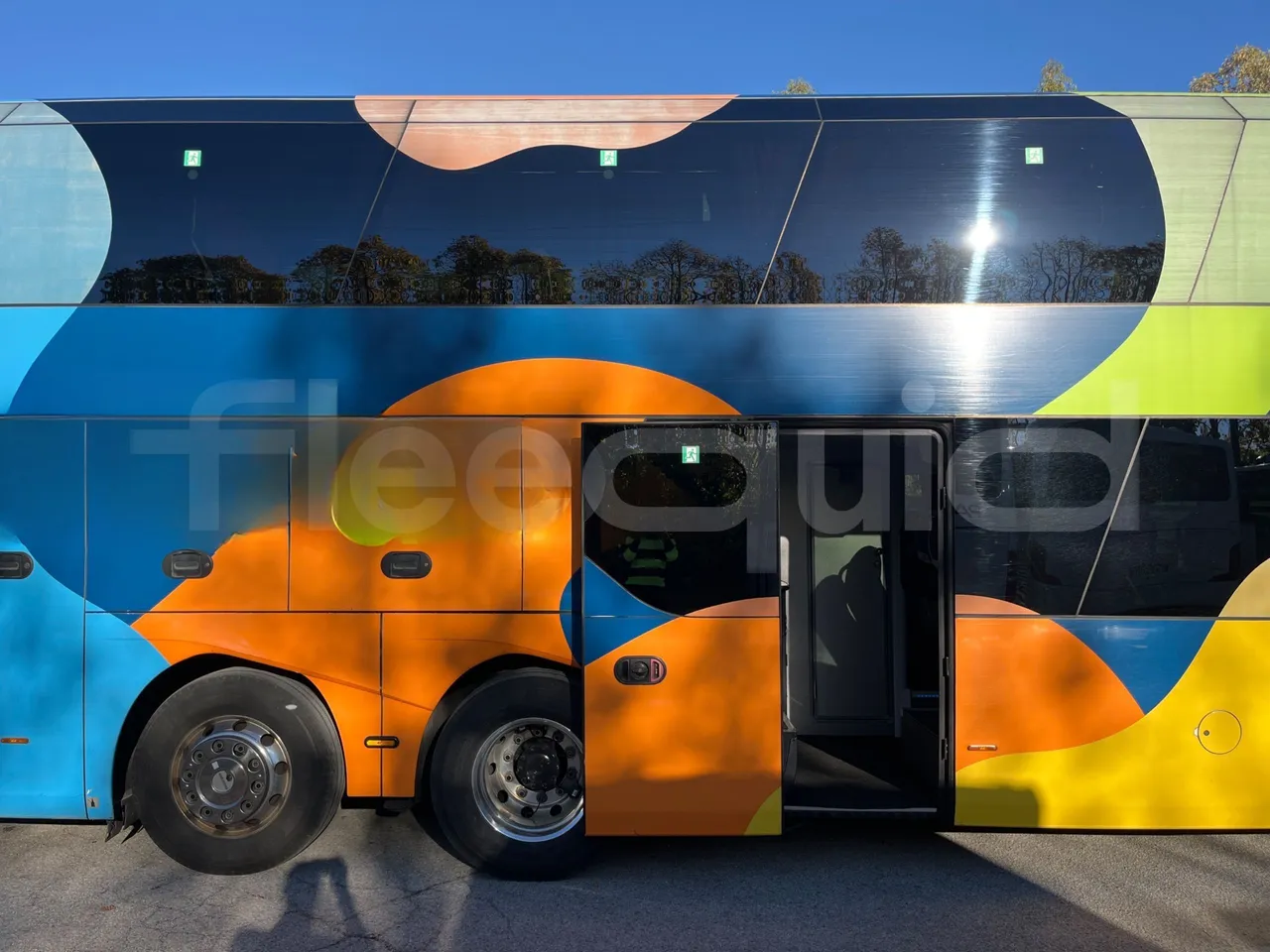 Neoplan Skyliner V6ACE -EUR6 -375kW -14m - front door 3 open