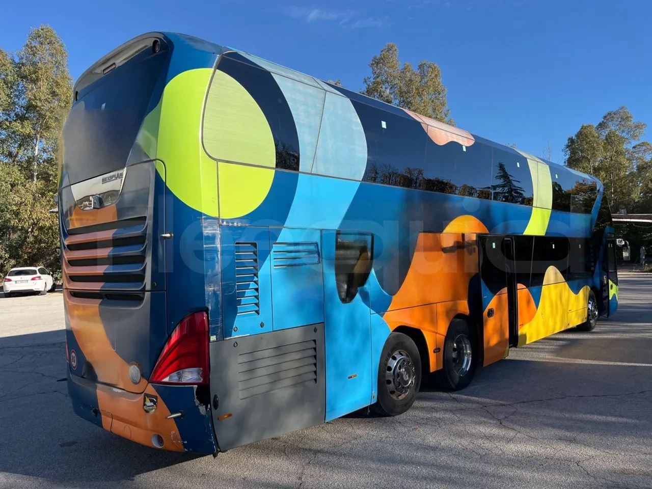 Neoplan Skyliner V6ACE -EUR6 -375kW -14m - 3/4 right rear doors open