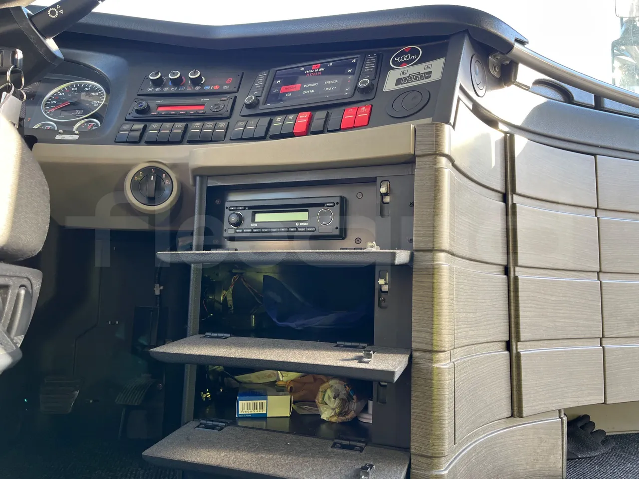 Neoplan Skyliner V6ACE -EUR6 -375kW -14m - onboard devices 1
