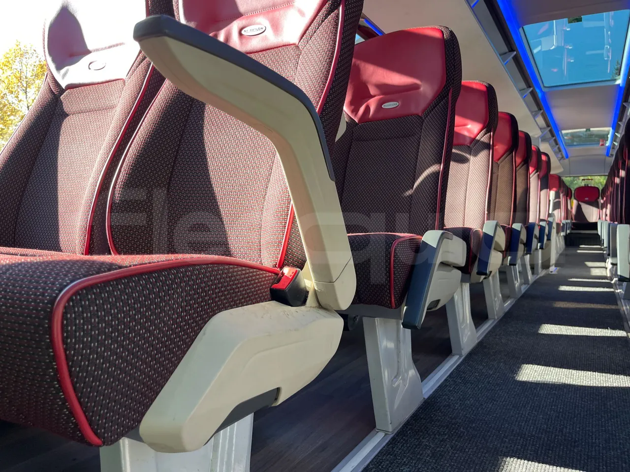 Neoplan Skyliner V6ACE -EUR6 -375kW -14m - armrest detail photo