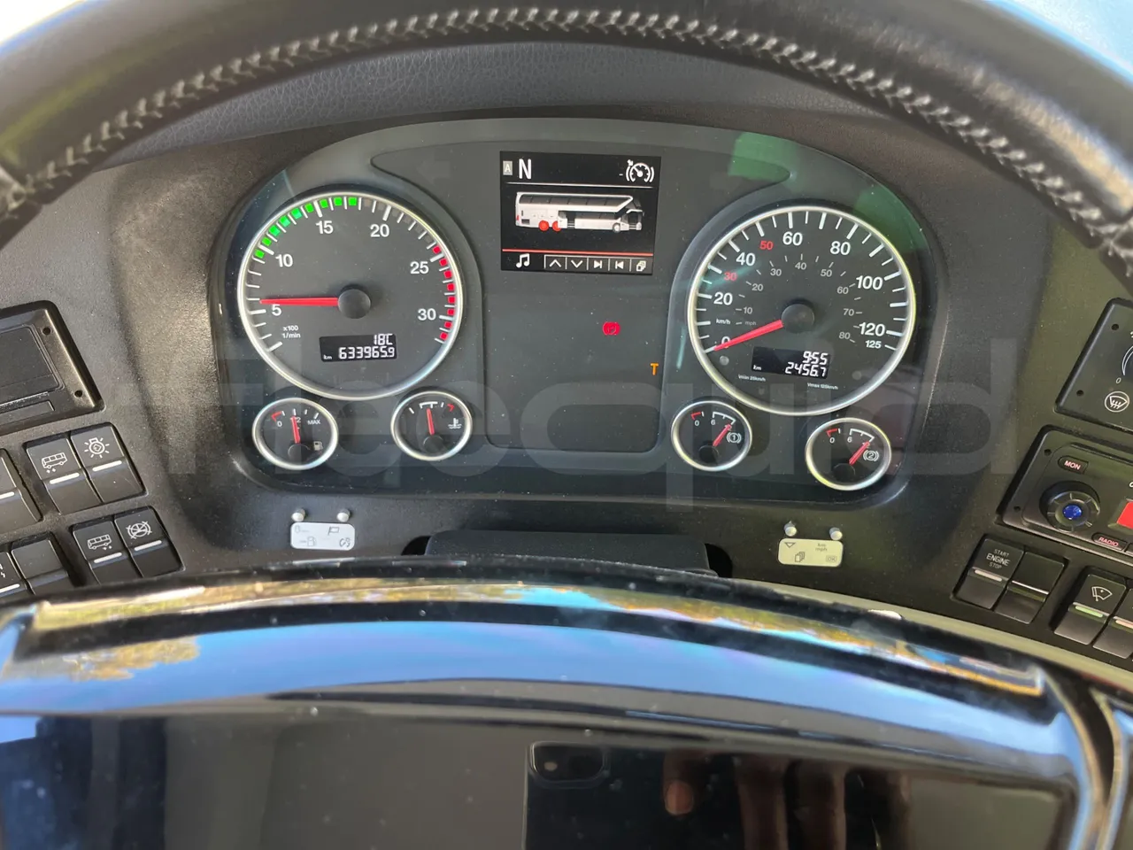 Neoplan Skyliner V6ACE -EUR6 -375kW -14m - dashboard lights on