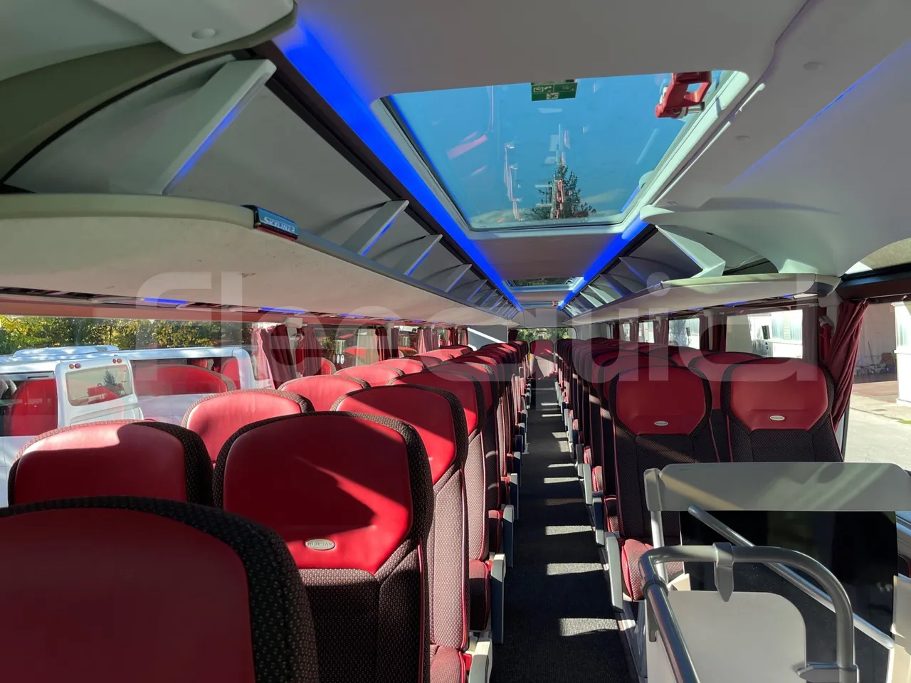 Neoplan Skyliner V6ACE -EUR6 -375kW -14m - reverse view middle aisle