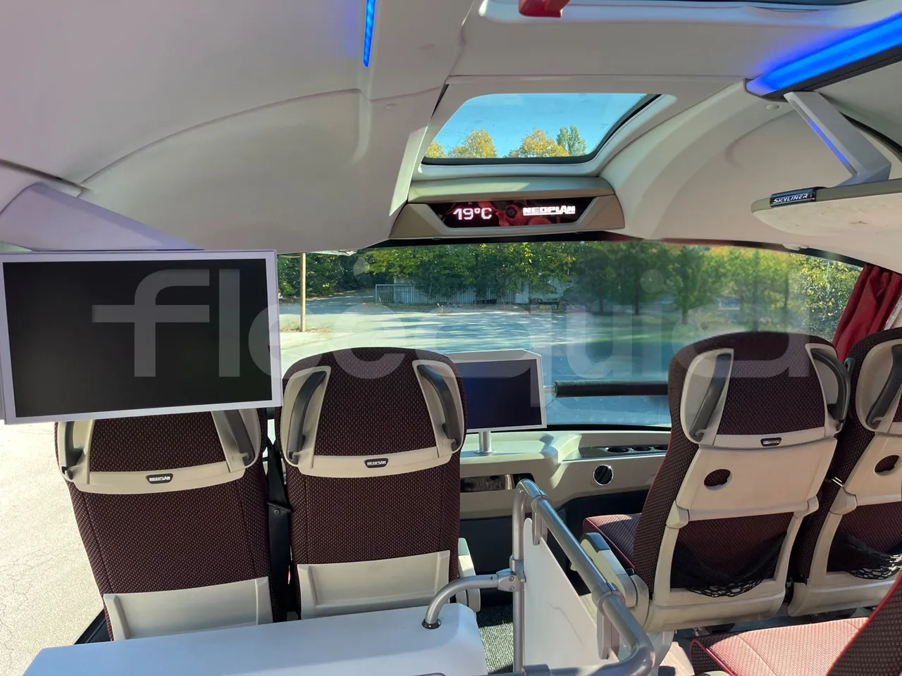 Neoplan Skyliner V6ACE -EUR6 -375kW -14m - monitor detail photo