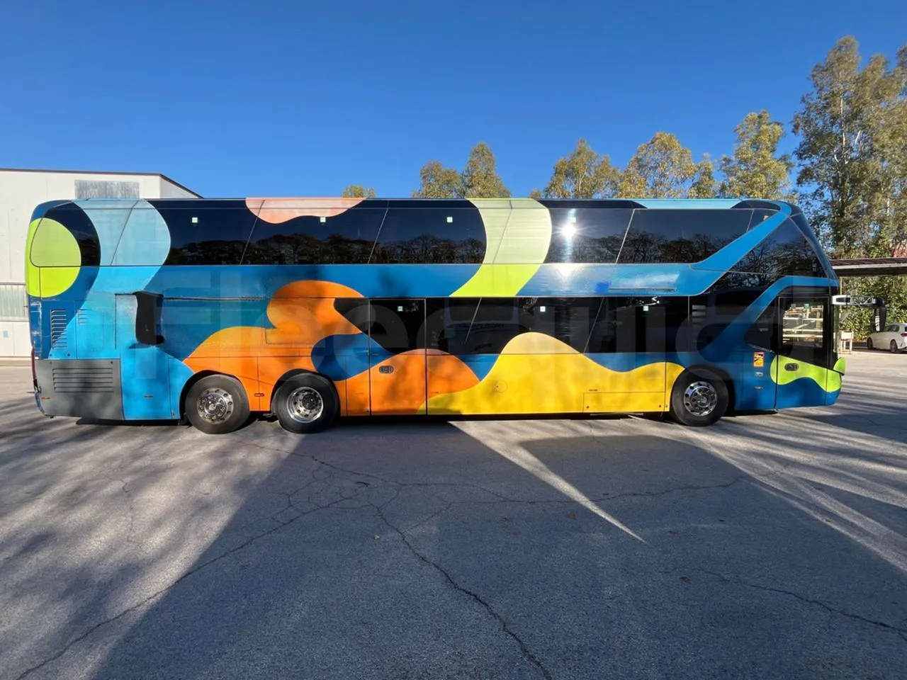 Neoplan Skyliner V6ACE -EUR6 -375kW -14m - right side doors closed