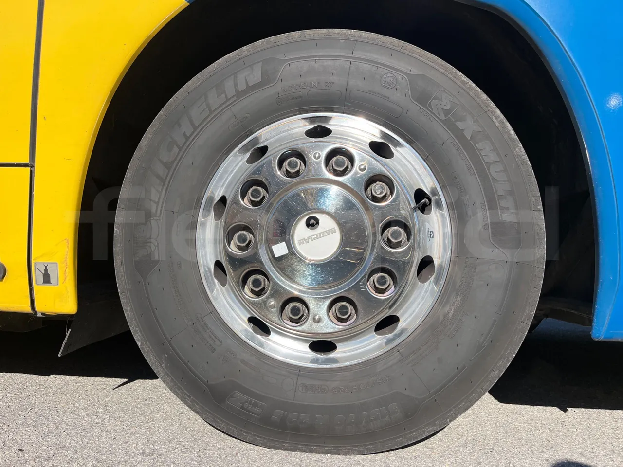 Neoplan Skyliner V6ACE -EUR6 -375kW -14m - front left tire measurements