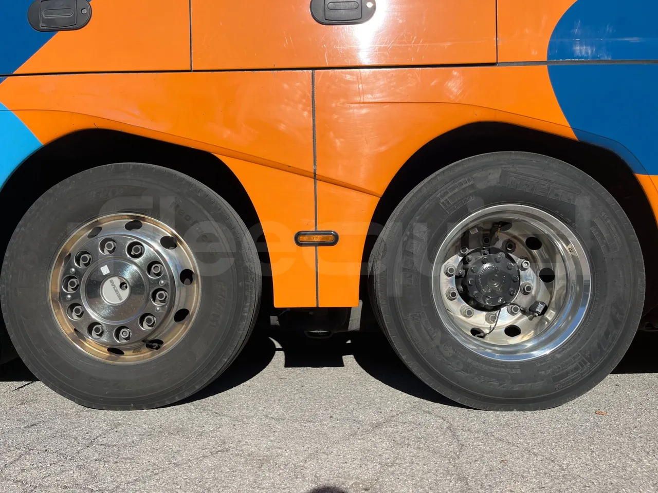 Neoplan Skyliner V6ACE -EUR6 -375kW -14m - rear left tire photo