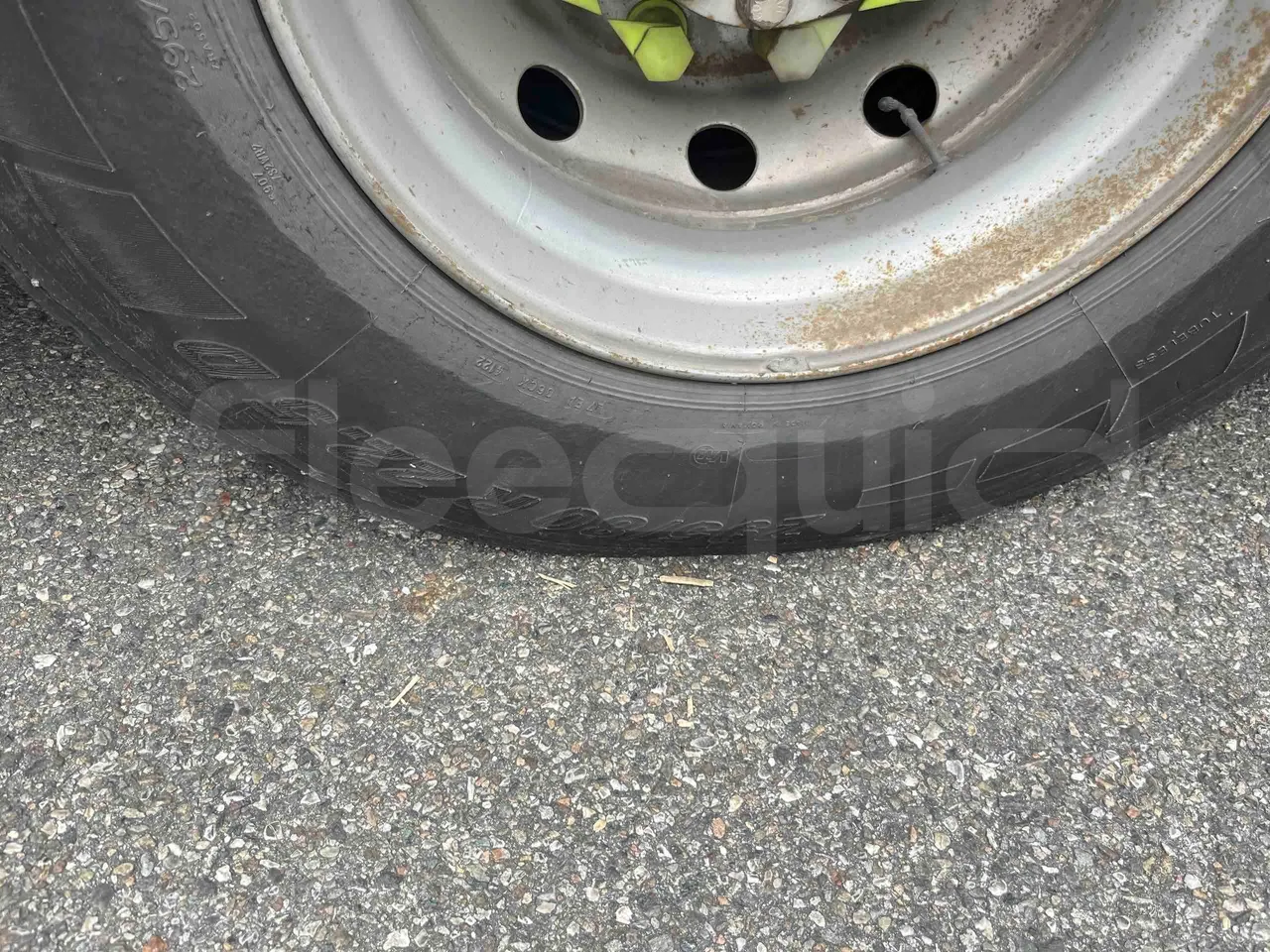 Mercedes-Benz Integro - Second Axle Left Side: Complete Wheel
