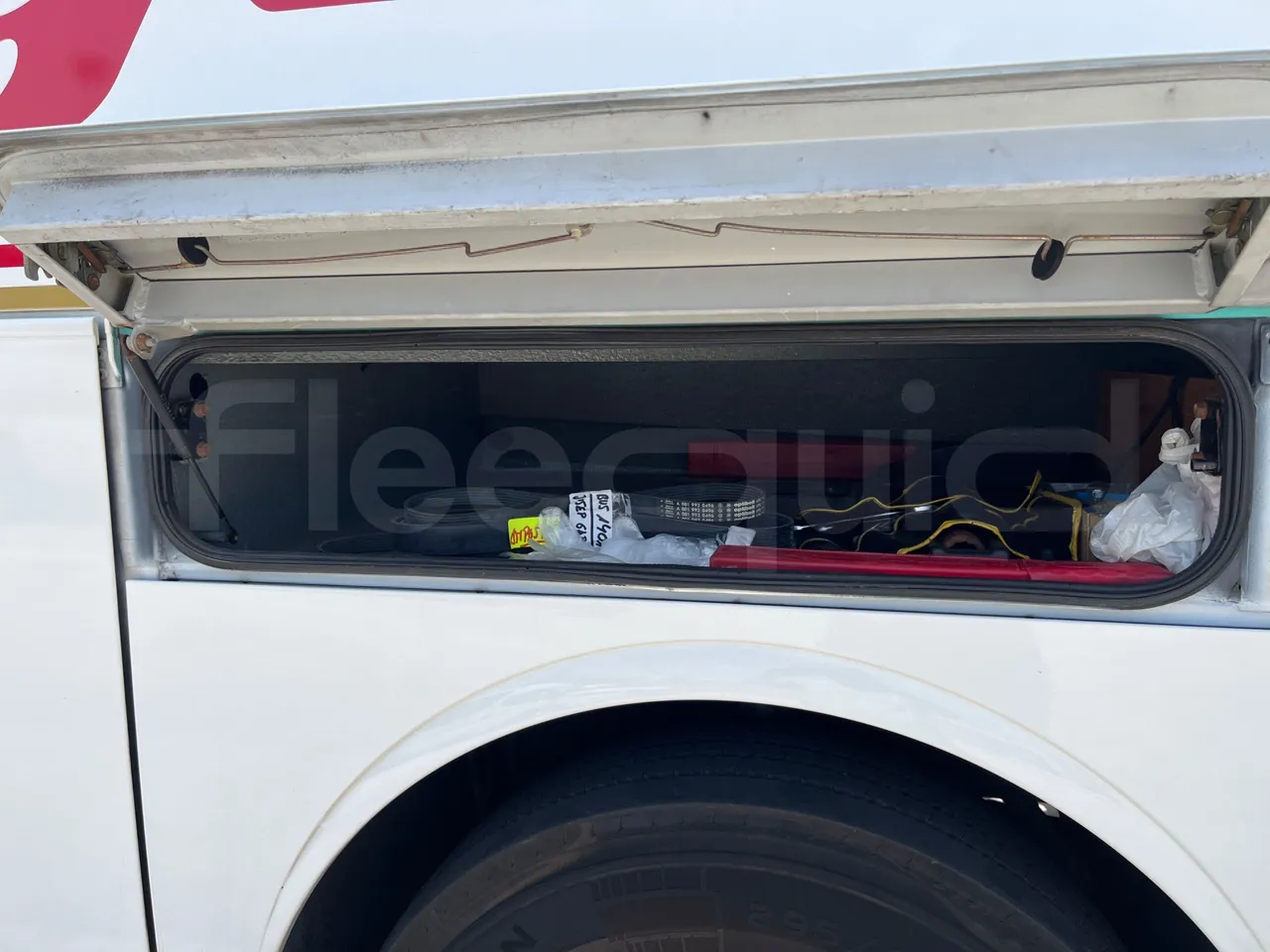 Mercedes-Benz Tourismo - jack and driver keys