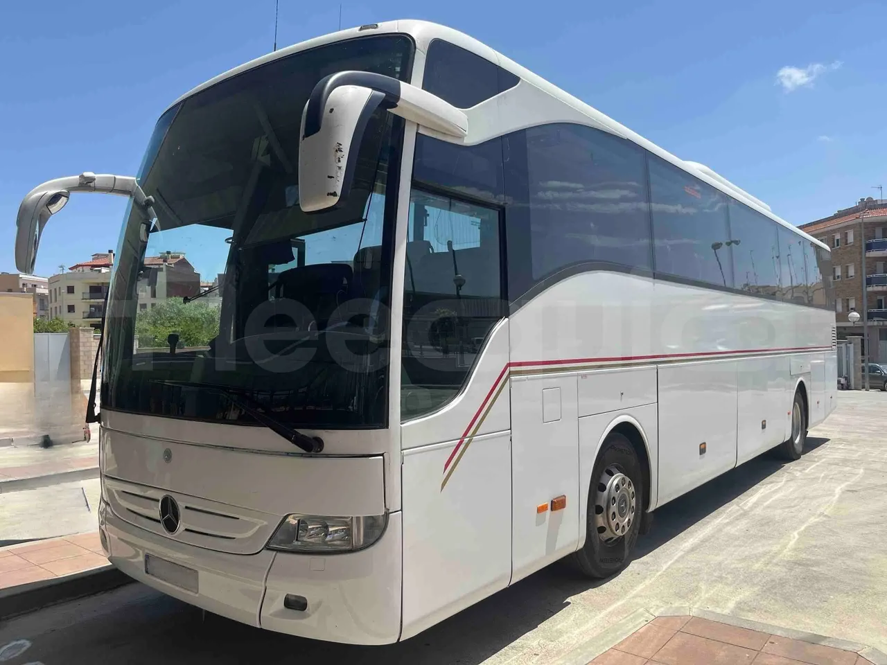Mercedes-Benz Tourismo - 3/4 front left