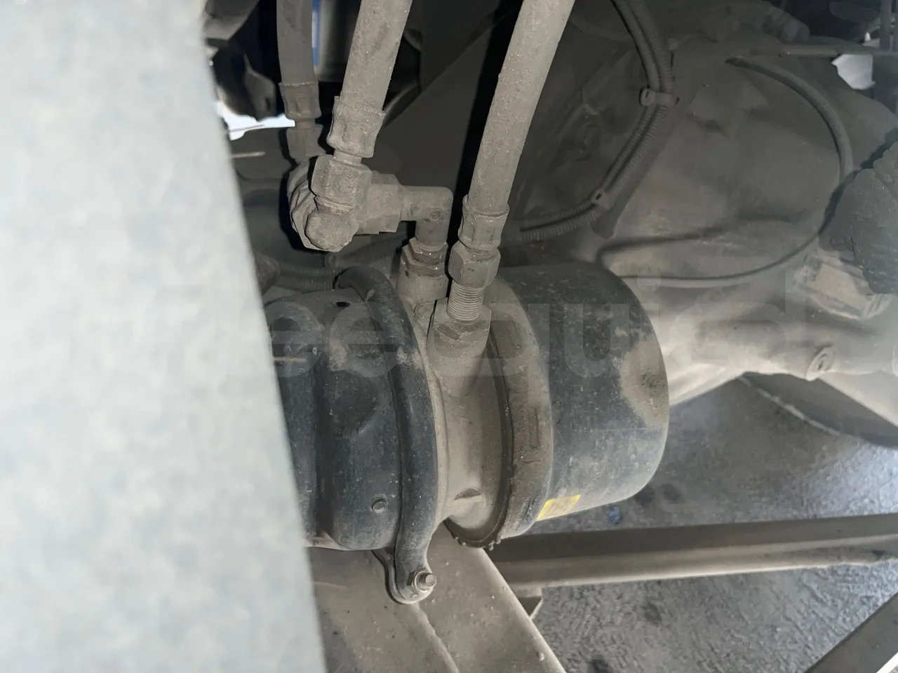 Mercedes-Benz Tourismo - axle 2 caliper brakes right