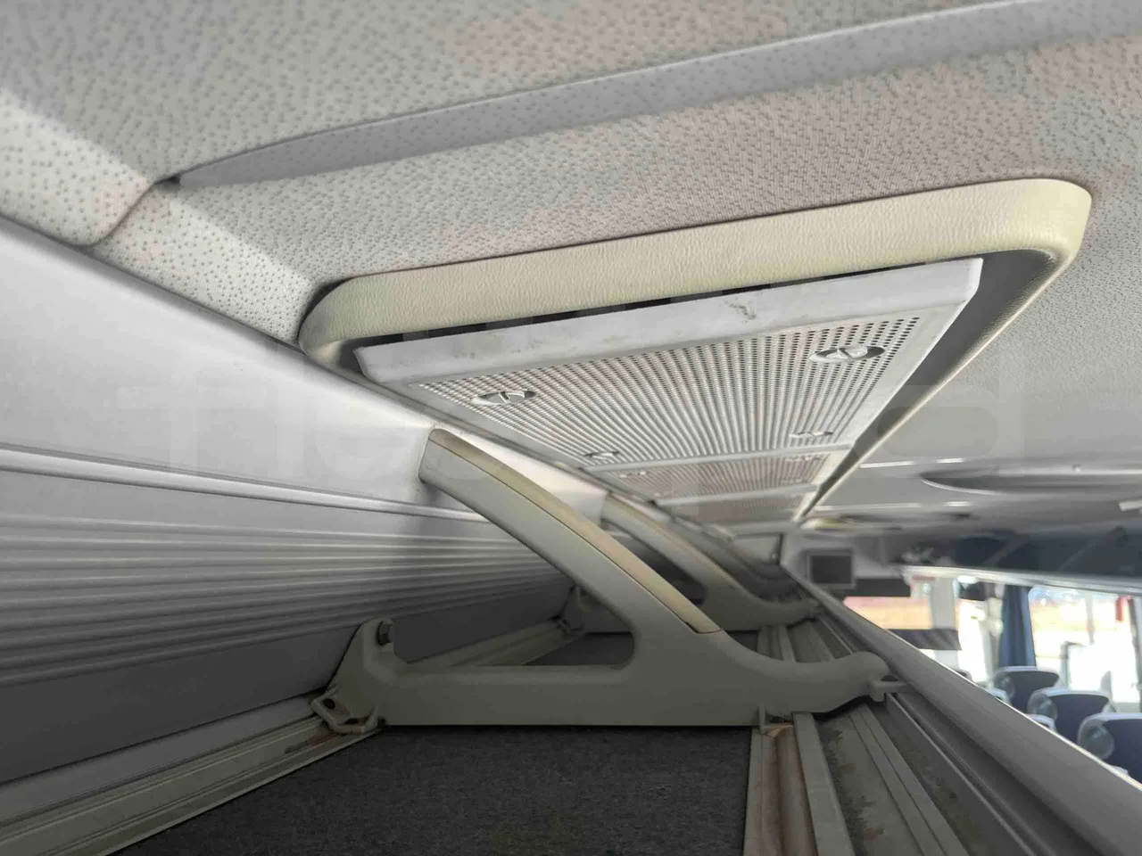 Mercedes-Benz Tourismo - mesh detail photo