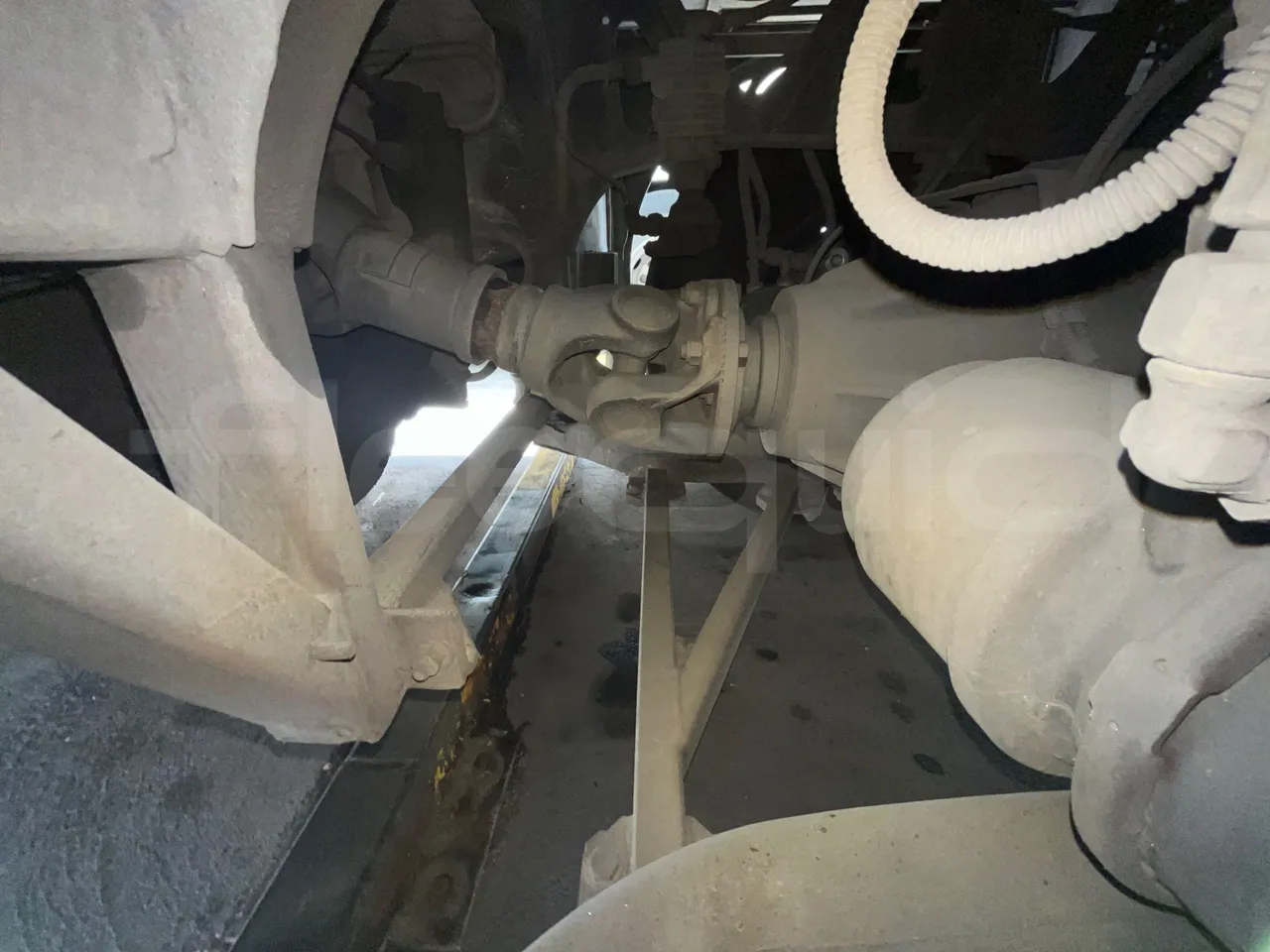 Mercedes-Benz Tourismo - driveshaft photo