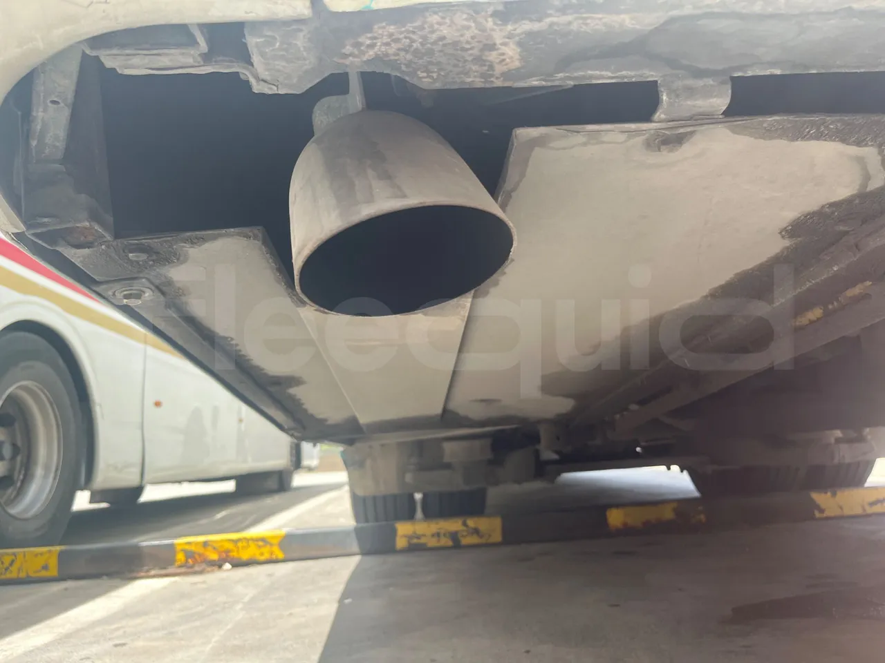 Mercedes-Benz Tourismo - exhaust photo