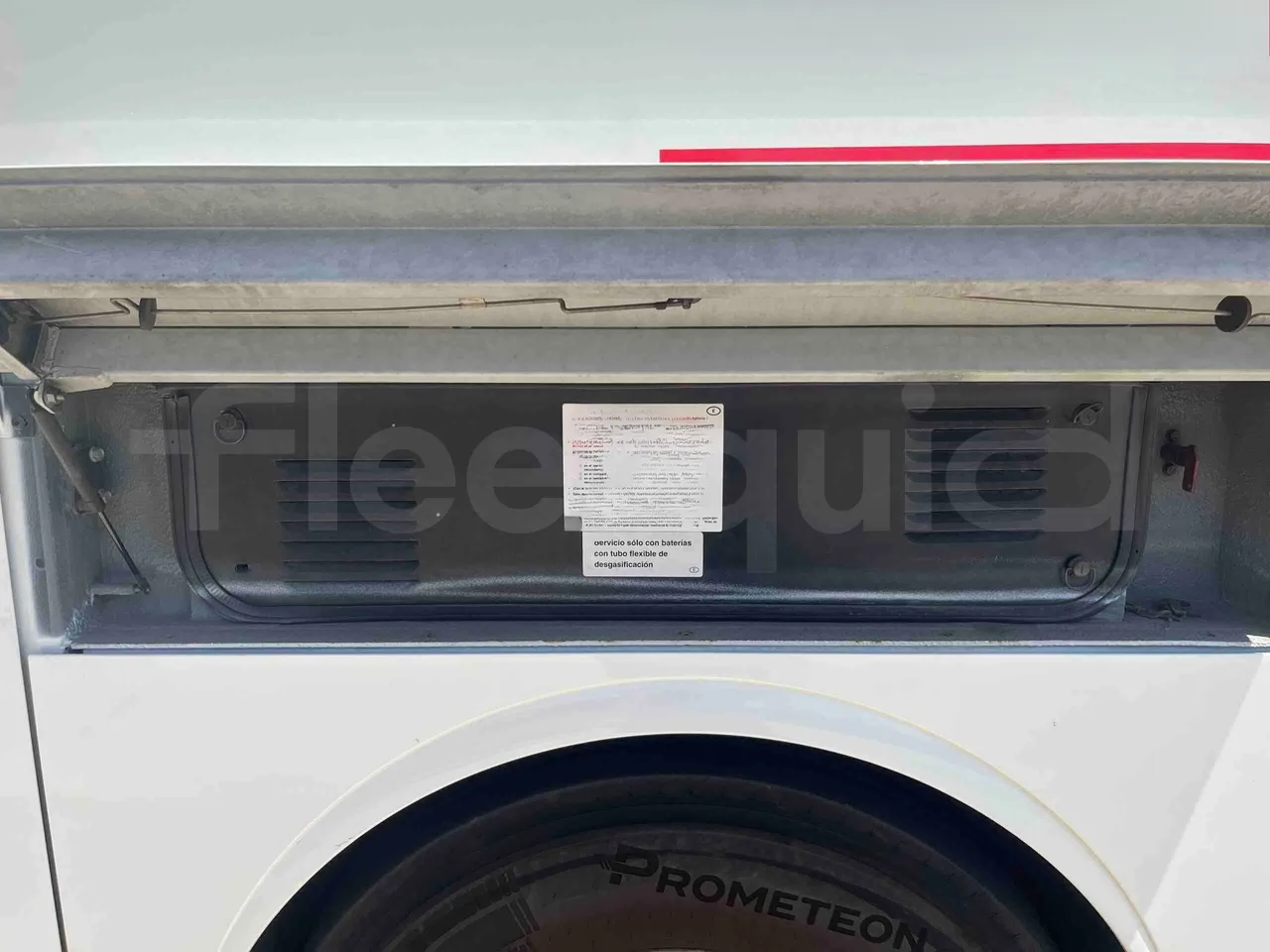 Mercedes-Benz Tourismo - external compartments photo