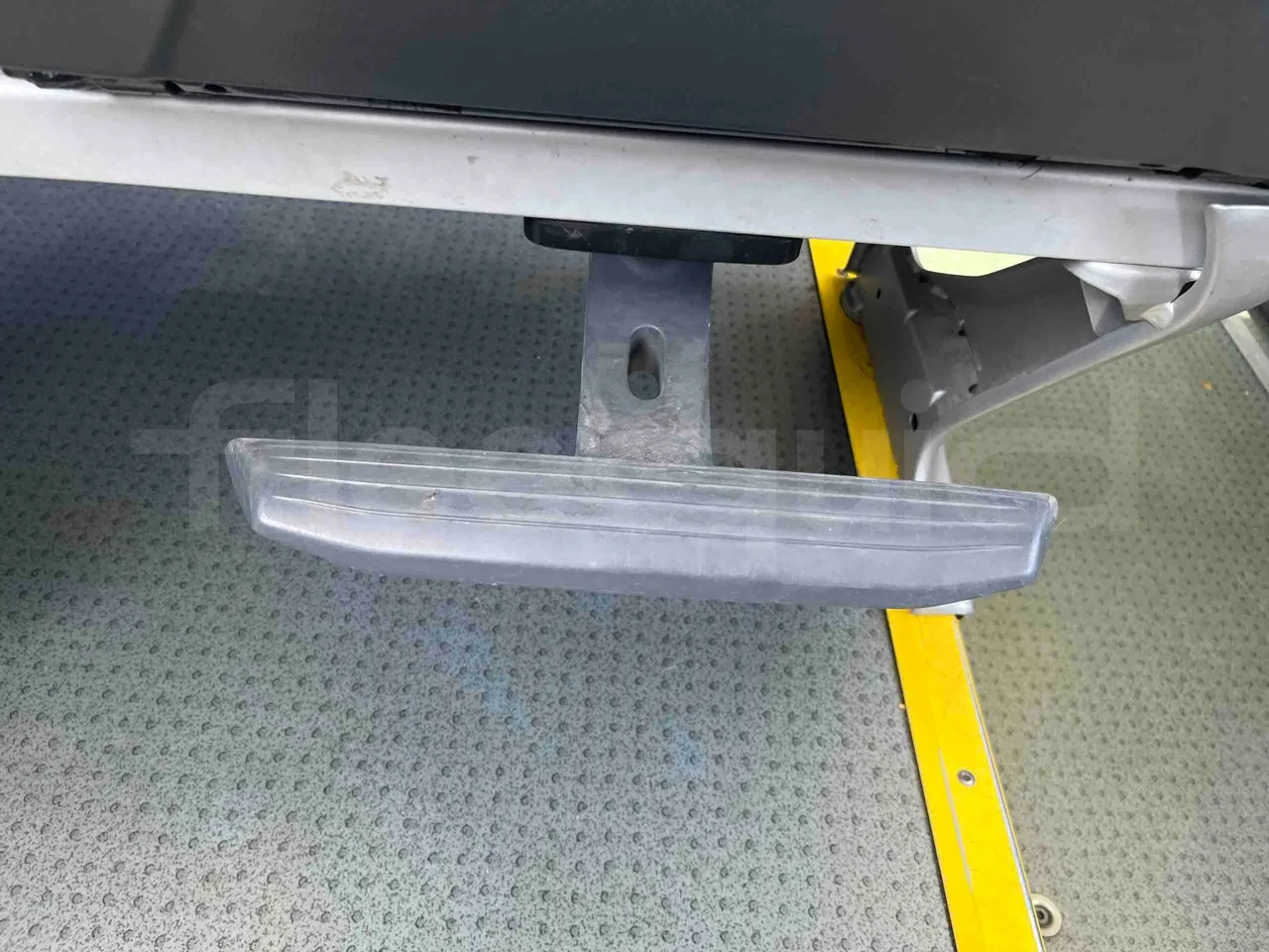 Mercedes-Benz Tourismo - footrest detail photo