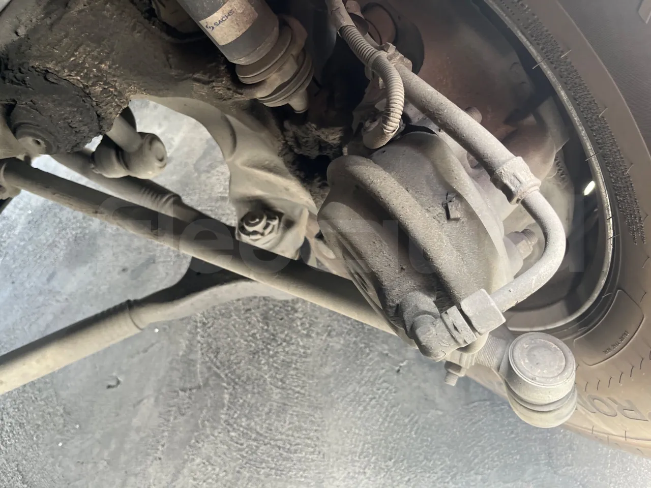 Mercedes-Benz Tourismo - front brake calipers left