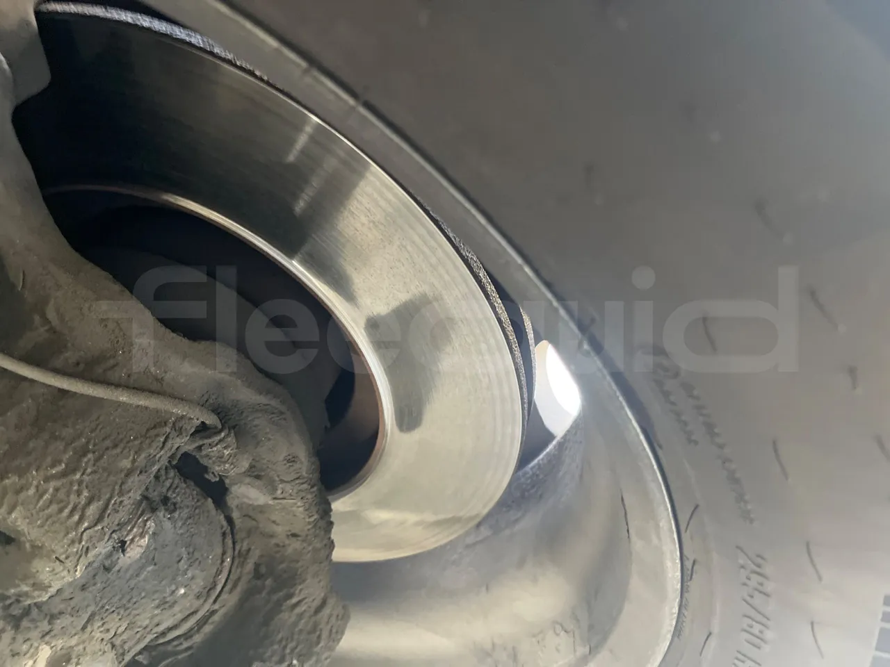Mercedes-Benz Tourismo - front discs right