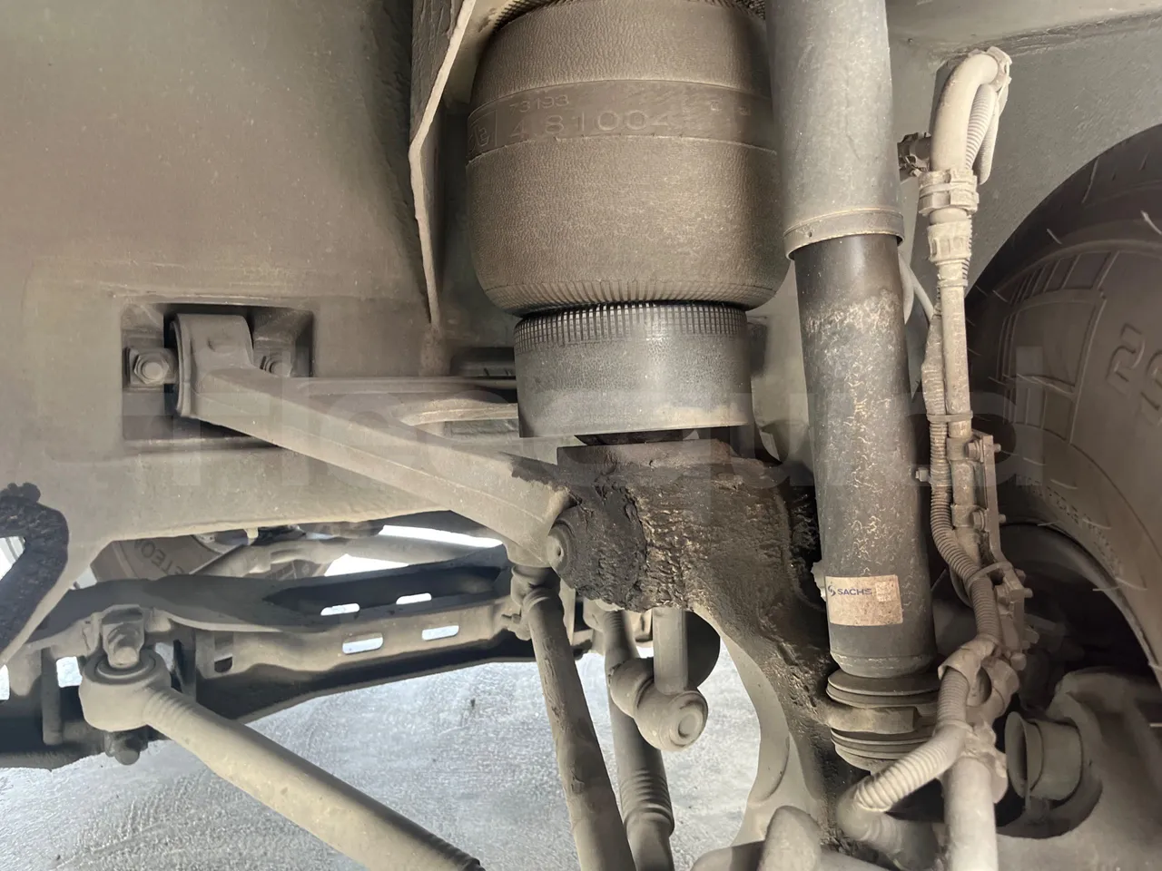 Mercedes-Benz Tourismo - front shock absorbers left