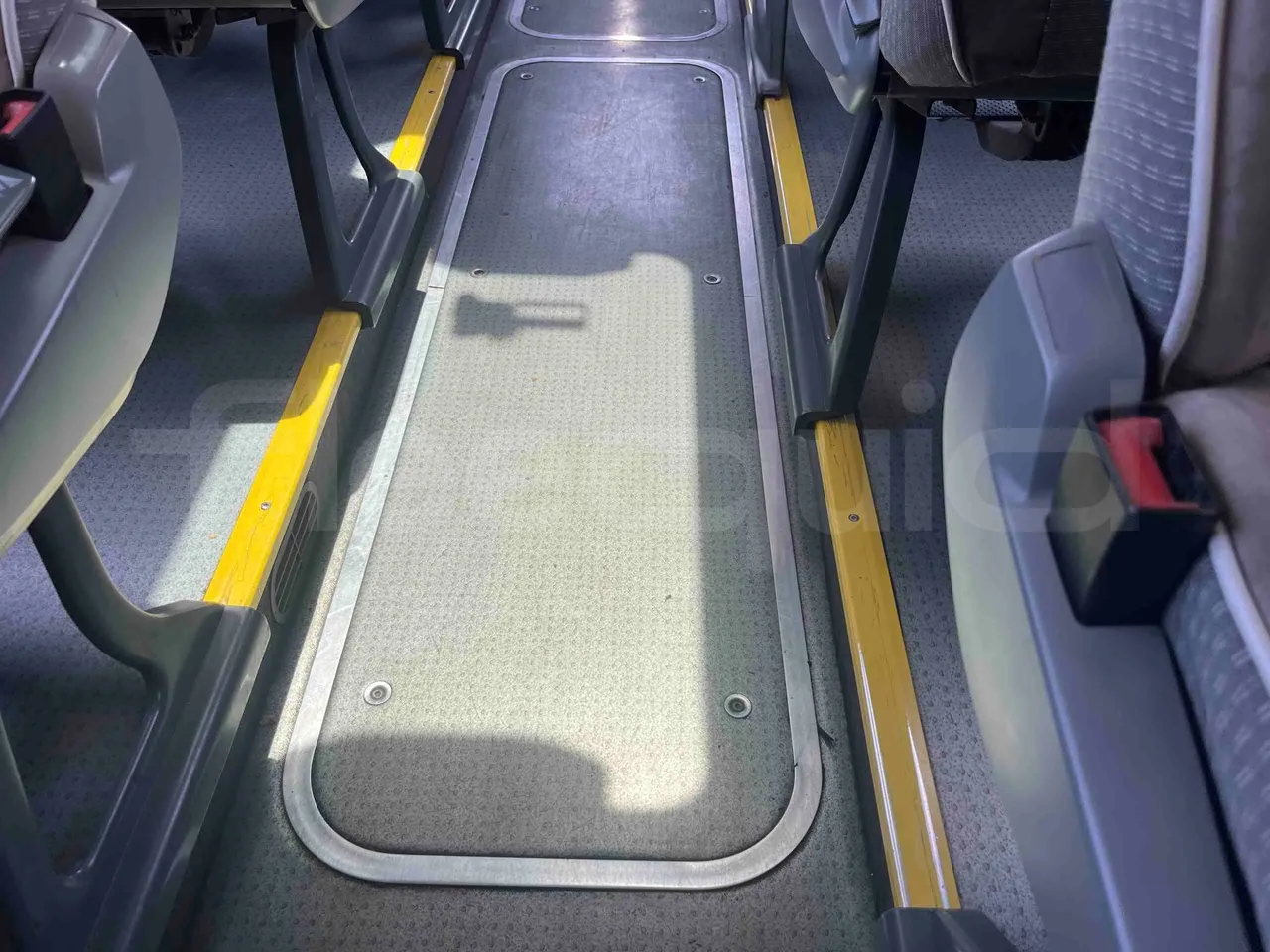 Mercedes-Benz Tourismo - floor hatches photo