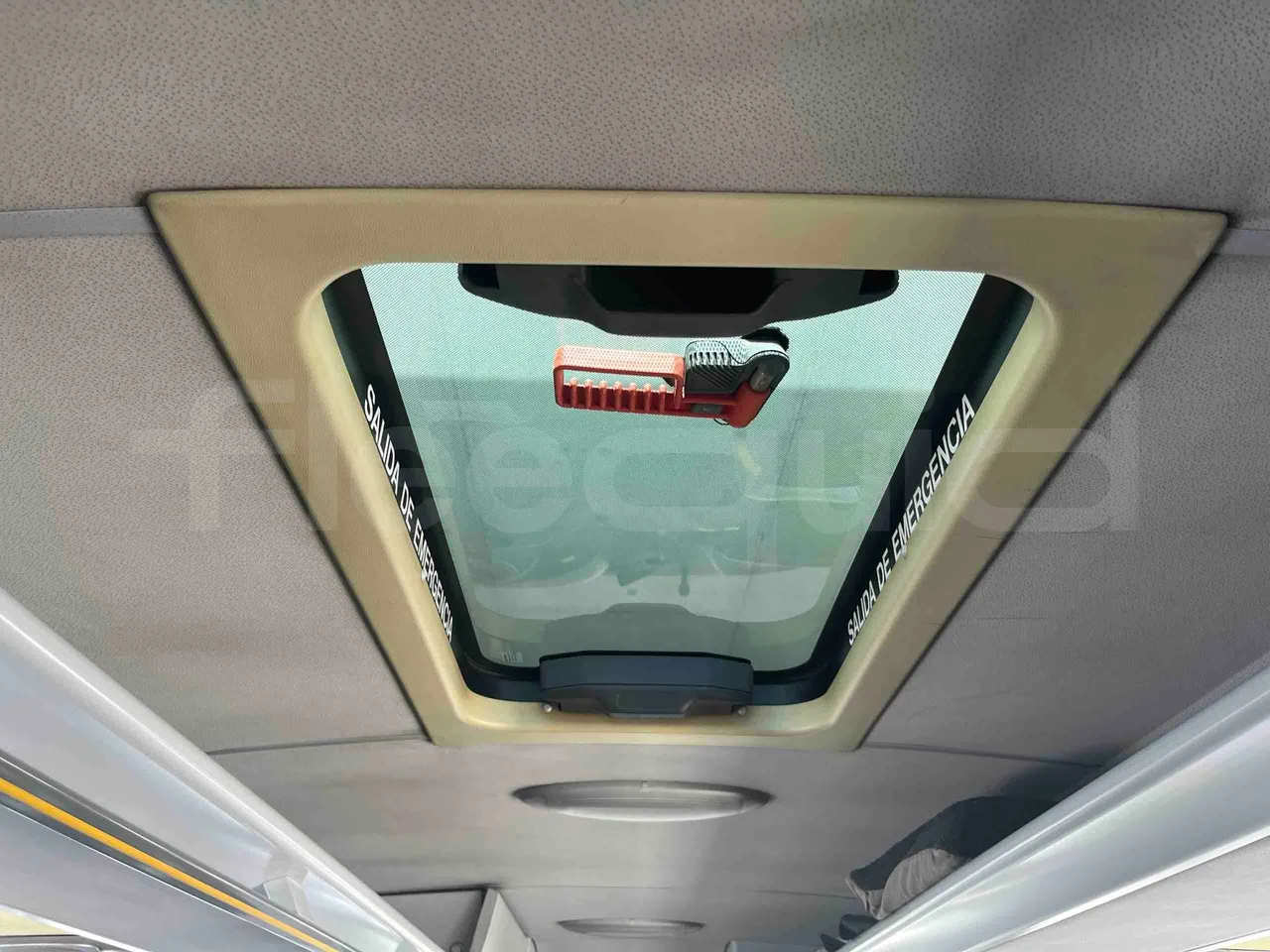 Mercedes-Benz Tourismo - roof hatch 1