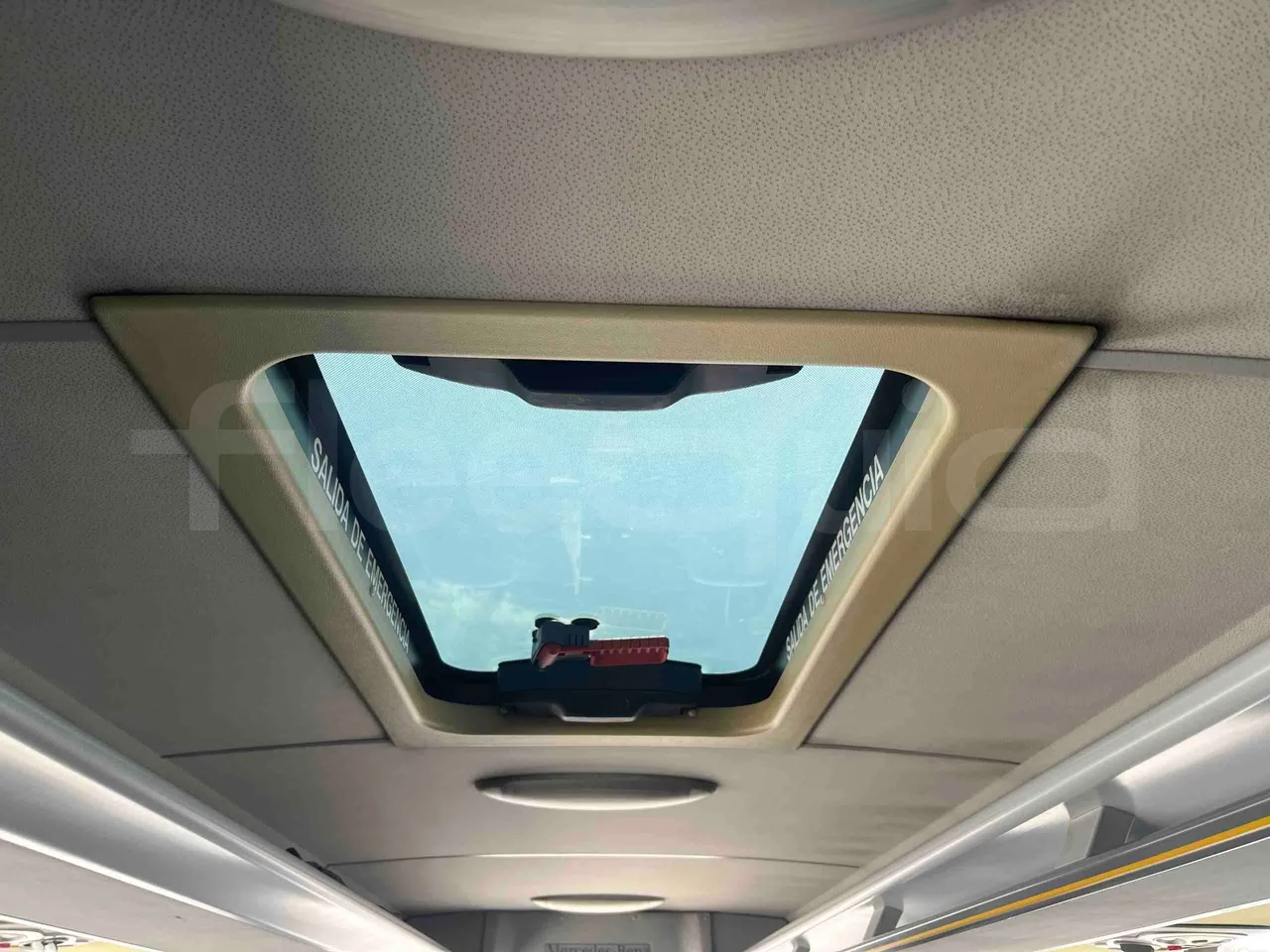Mercedes-Benz Tourismo - roof hatch 2