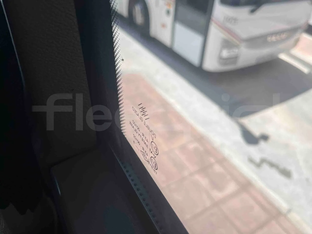 Mercedes-Benz Tourismo - roof hatch 3