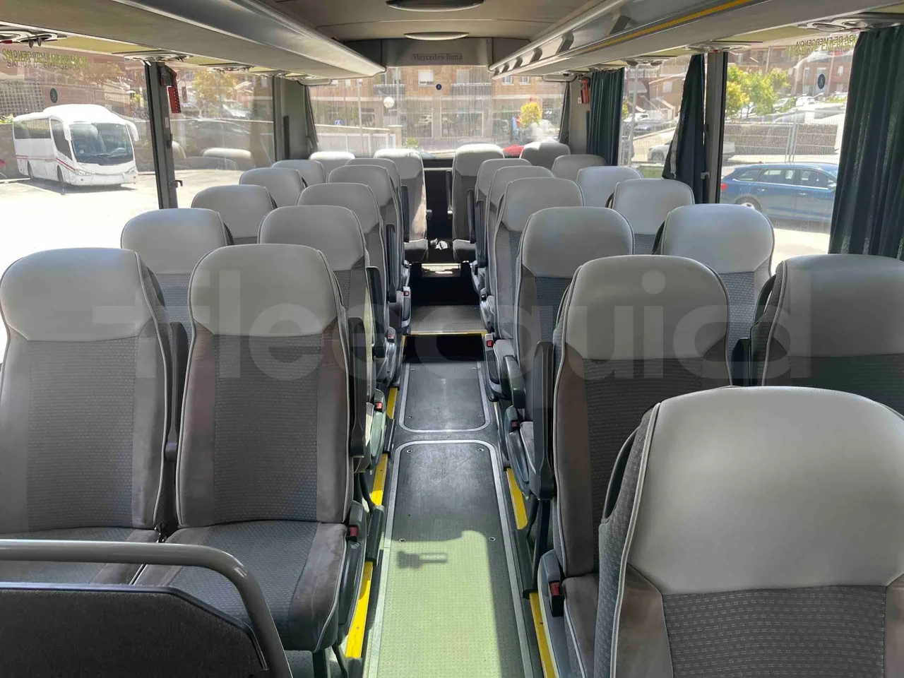 Mercedes-Benz Tourismo - reverse view middle aisle