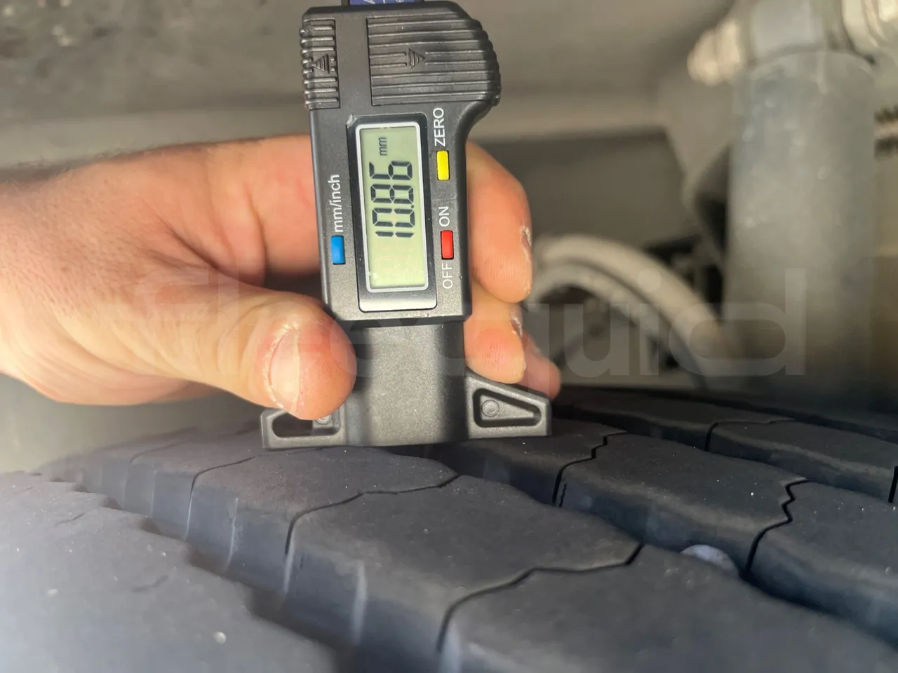 Mercedes-Benz Tourismo - tread condition front tires left