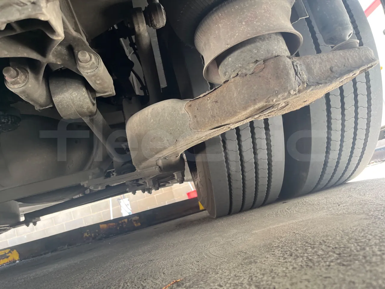 Mercedes-Benz Tourismo - axle 3 right side
