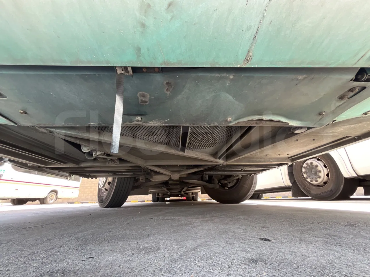 Mercedes-Benz Tourismo - front undercarriage from front