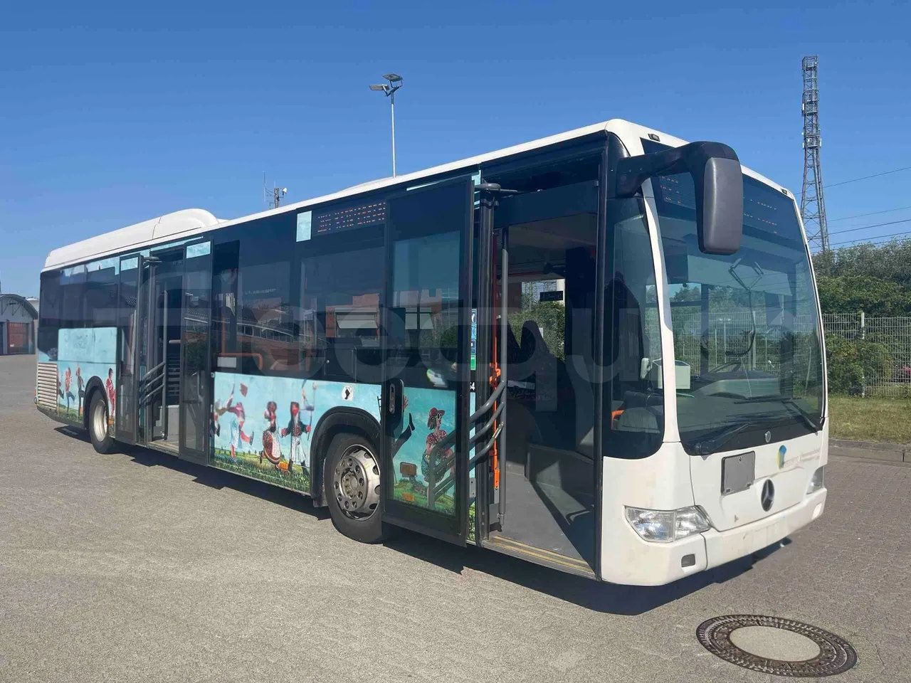 Mercedes-Benz Citaro - 3/4 Front Right Side Doors Open