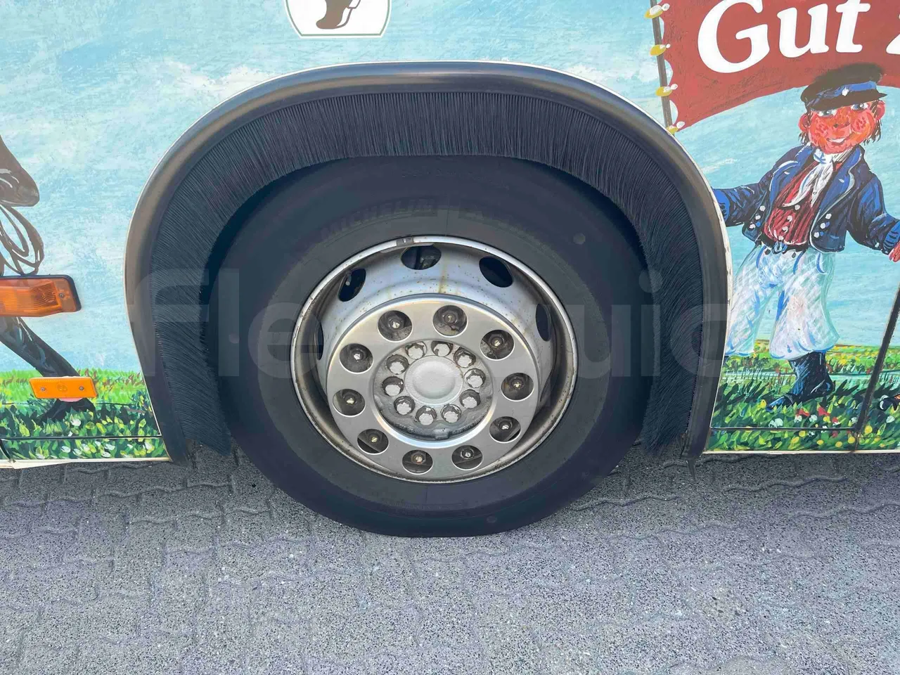 Mercedes-Benz Citaro - First Axle Left Side: Complete Tyre