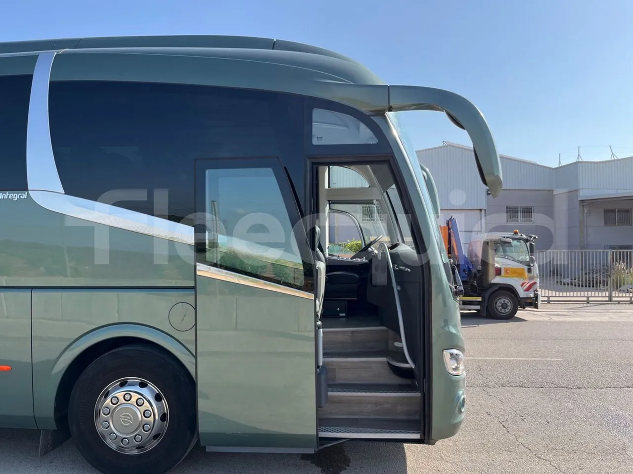 Irizar i6 AD2 I6 13.35/330 E6D/55-EUR6-330Kw-12,92m - front door 1 open