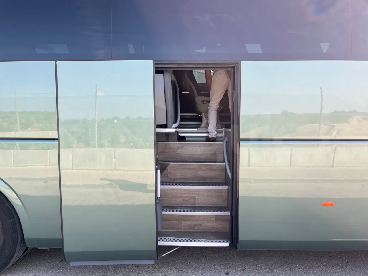 Irizar i6 AD2 I6 13.35/330 E6D/55-EUR6-330Kw-12,92m - front door 2 open