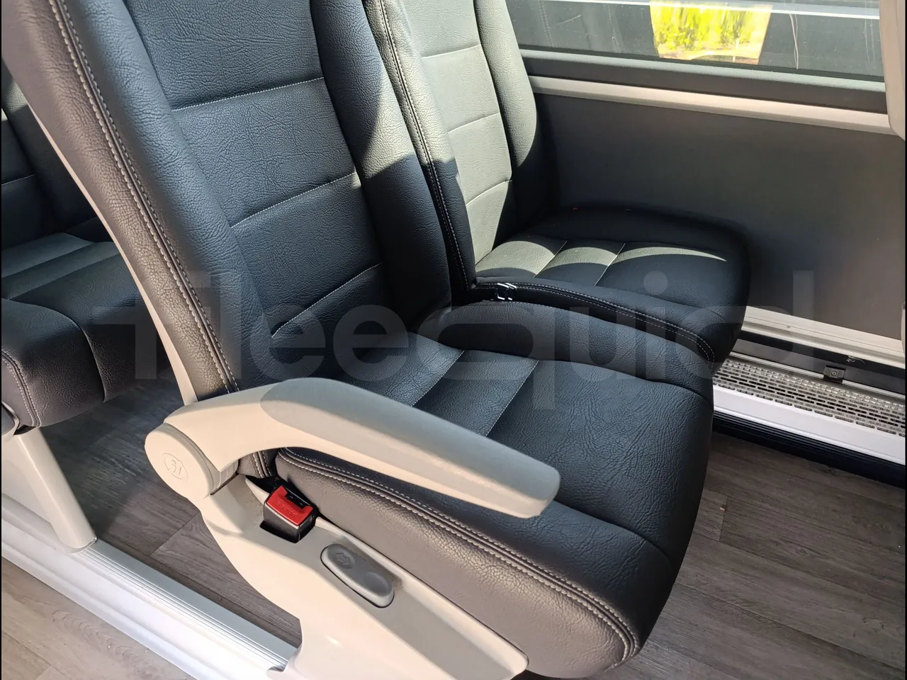 Irizar i6 AD2 I6 13.35/330 E6D/55-EUR6-330Kw-12,92m - armrest detail photo