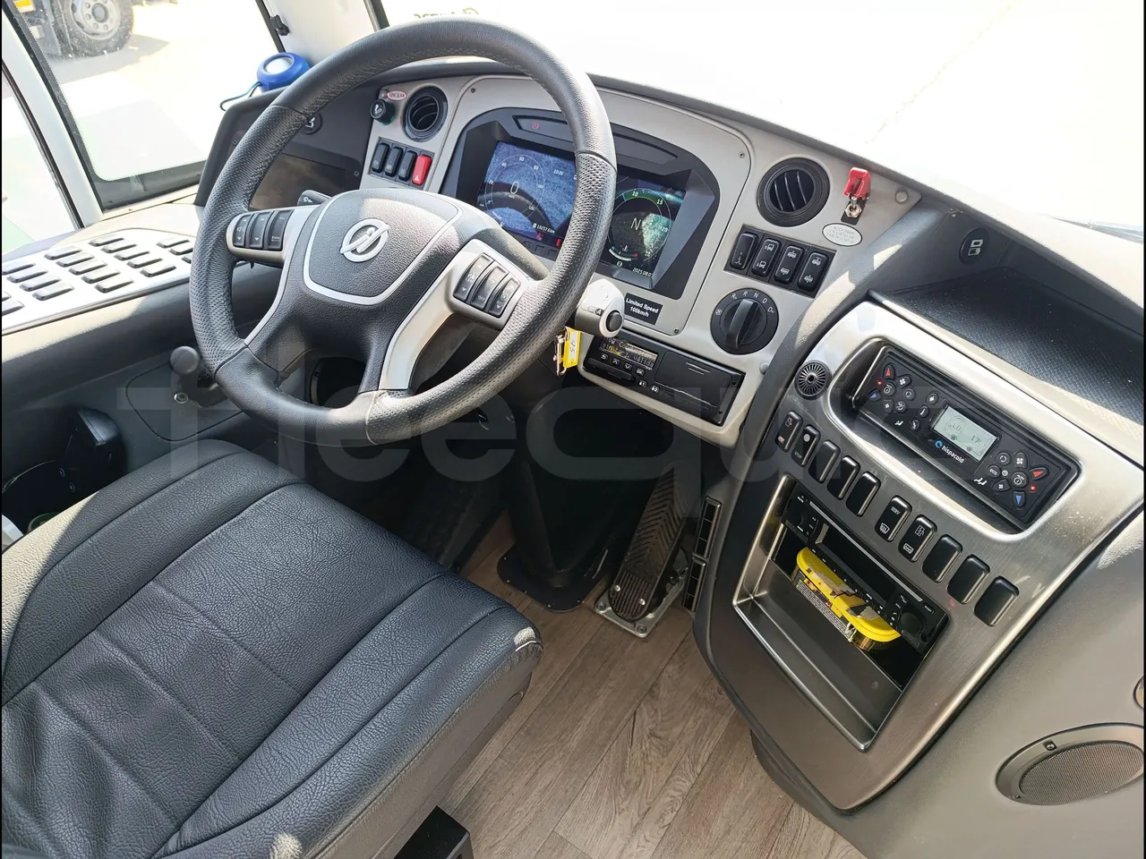 Irizar i6 AD2 I6 13.35/330 E6D/55-EUR6-330Kw-12,92m - buttons panels on (mandatory for bus to scrap)