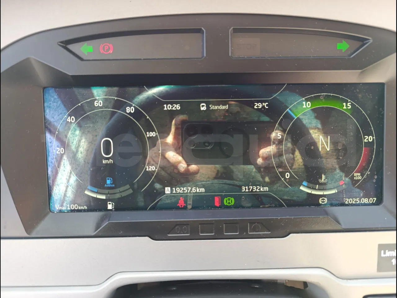 Irizar i6 AD2 I6 13.35/330 E6D/55-EUR6-330Kw-12,92m - dashboard lights on