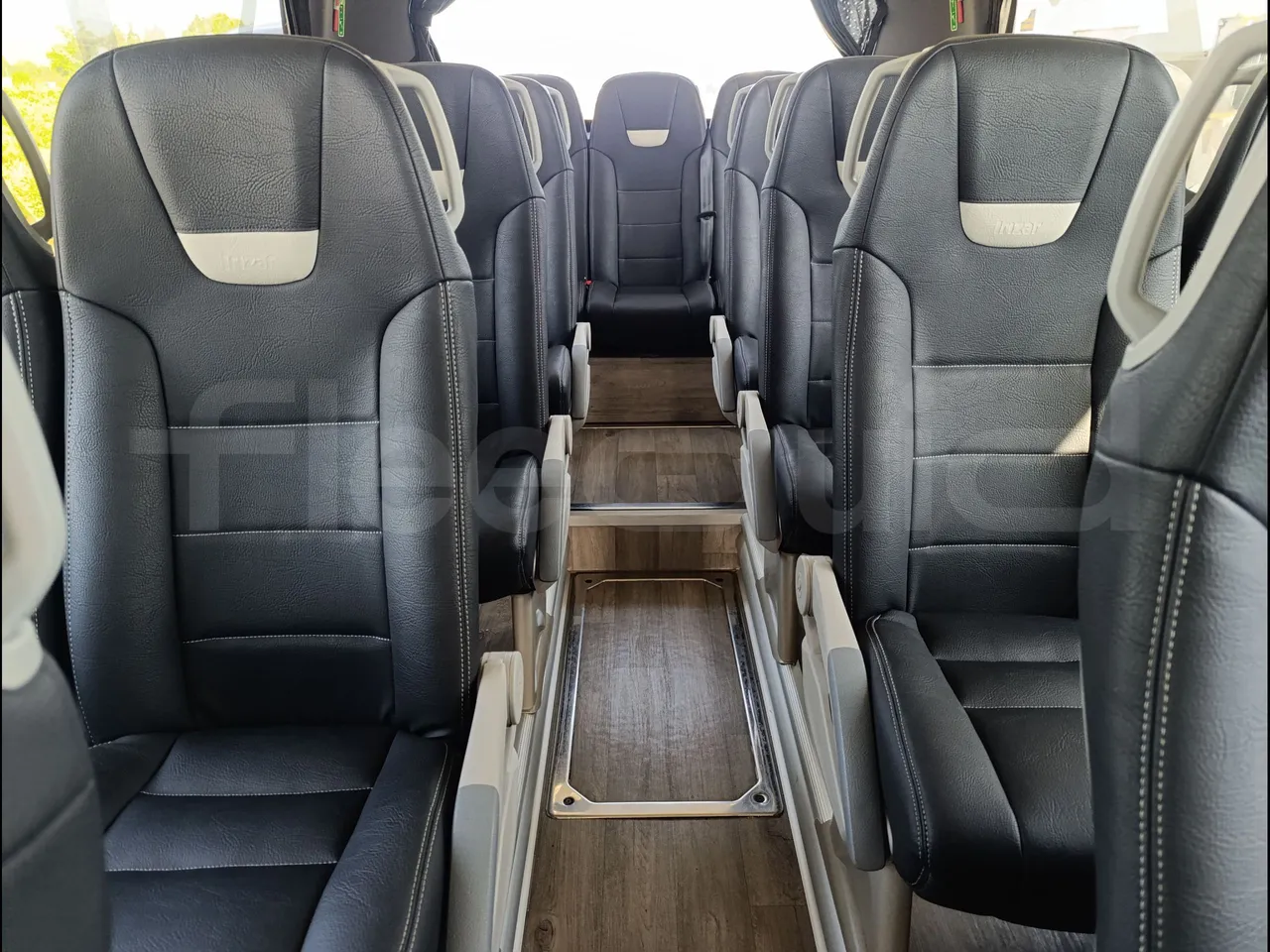Irizar i6 AD2 I6 13.35/330 E6D/55-EUR6-330Kw-12,92m - floor hatches photo