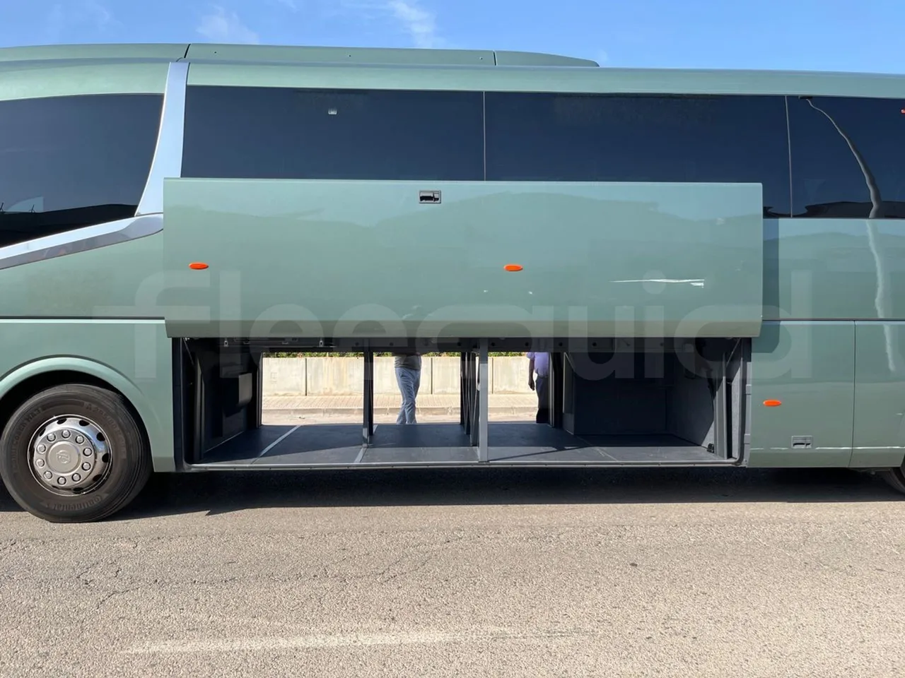 Irizar i6 AD2 I6 13.35/330 E6D/55-EUR6-330Kw-12,92m - luggage rack photo
