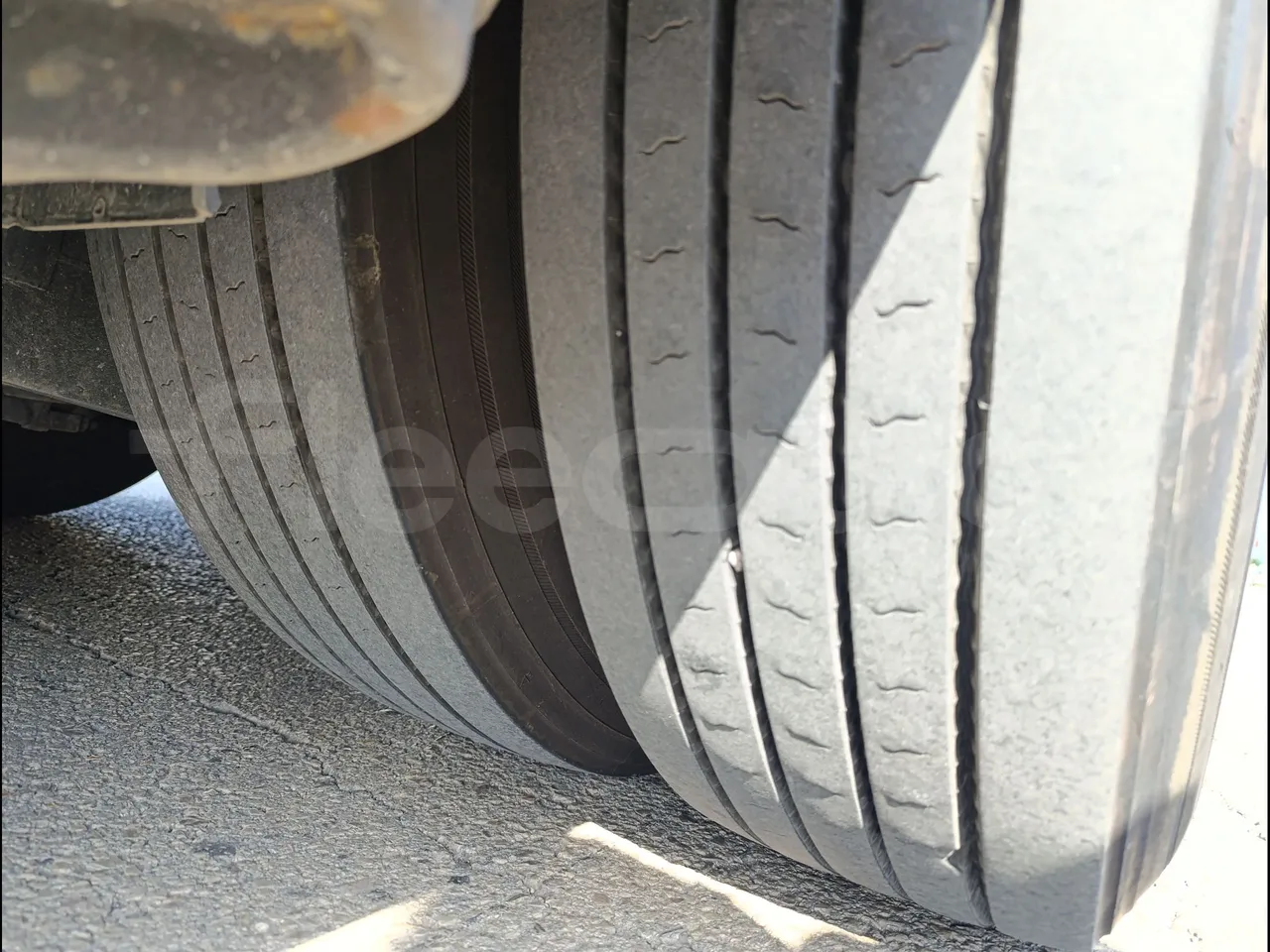 Irizar i6 AD2 I6 13.35/330 E6D/55-EUR6-330Kw-12,92m - tread condition second axle tires left