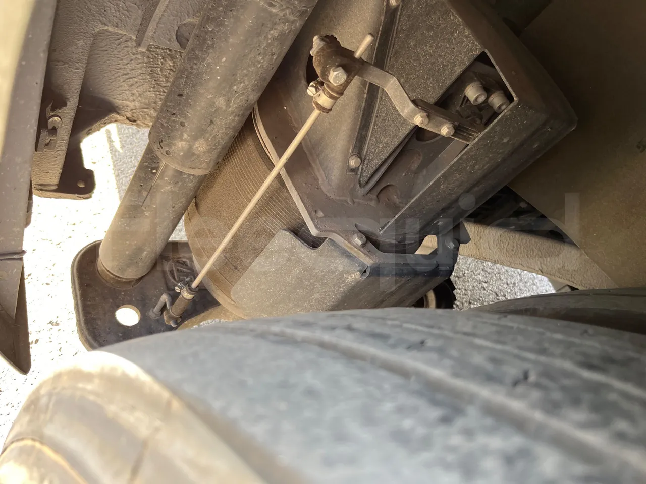 Irizar i6 AD2 I6 13.35/330 E6D/55-EUR6-330Kw-12,92m - axle 2 shock absorbers 1 left