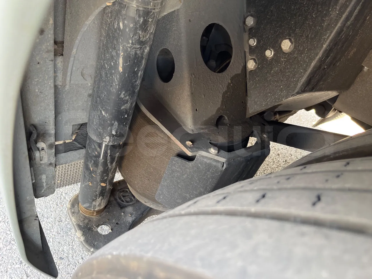Irizar i6 AD2 I6 13.35/330 E6D/55-EUR6-330Kw-12,92m - axle 2 shock absorbers 2 left