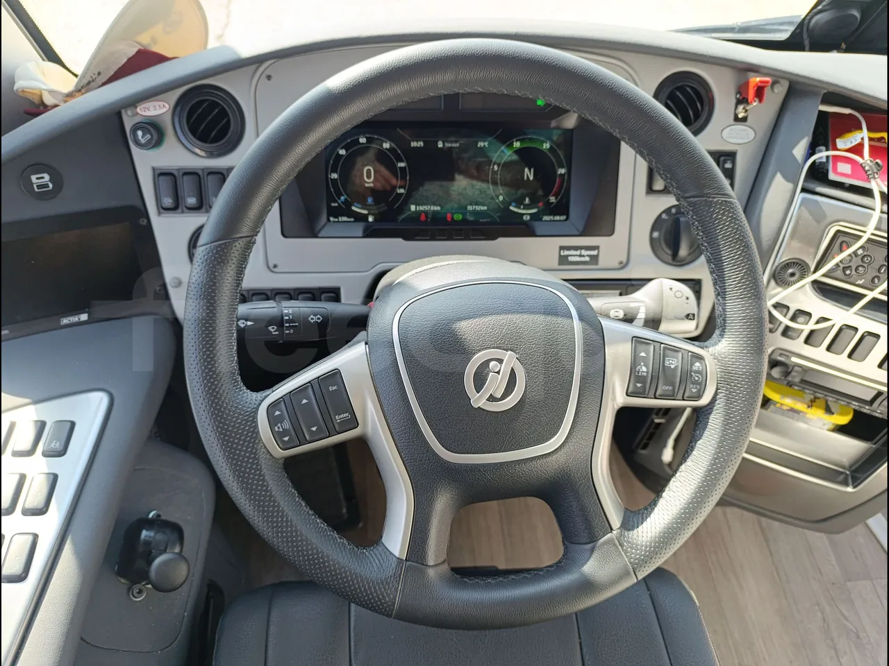 Irizar i6 AD2 I6 13.35/330 E6D/55-EUR6-330Kw-12,92m - steering wheel photo