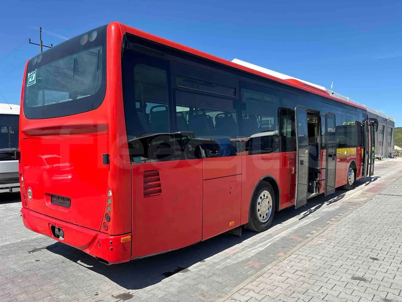 Iveco Crossway SFR161/01 - Euro5 - 243kW - 10.700mt - 3/4 right rear doors open