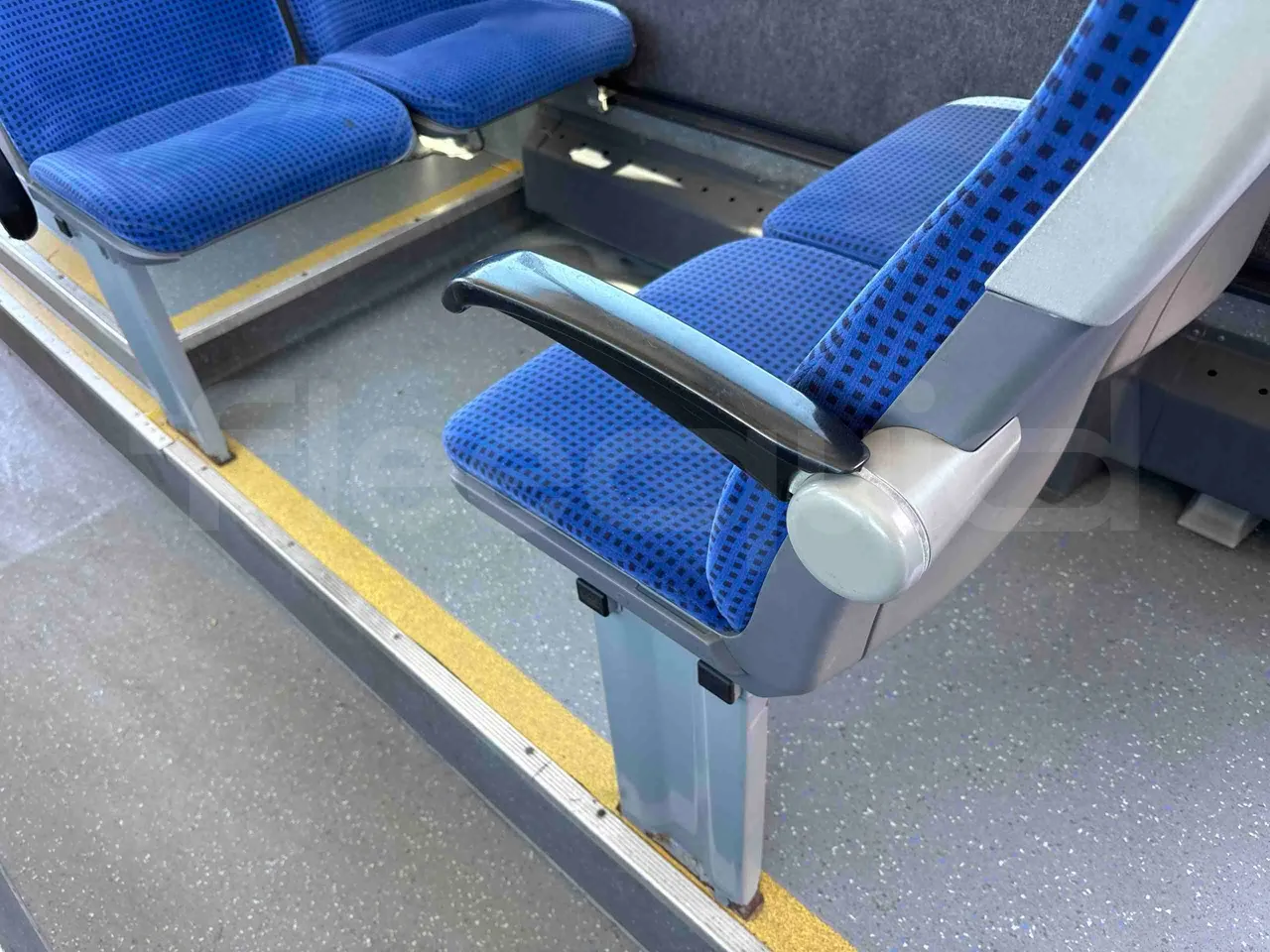 Iveco Crossway SFR161/01 - Euro5 - 243kW - 10.700mt - armrest detail photo